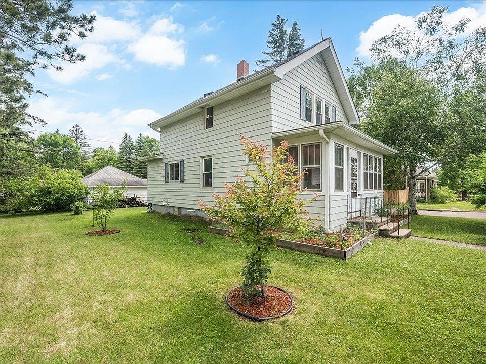 1st image of 402 N 84th Ave W