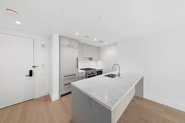 Rented by R New York | media 24