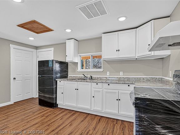 5th image of 2910 Virginia Ave