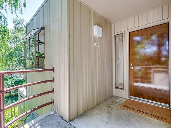 2nd image of 928 Wright Ave APT 902