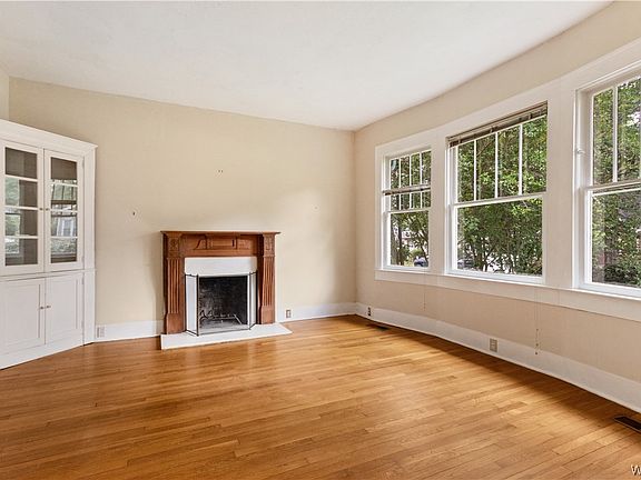 5th image of 1 Oakwood Ct