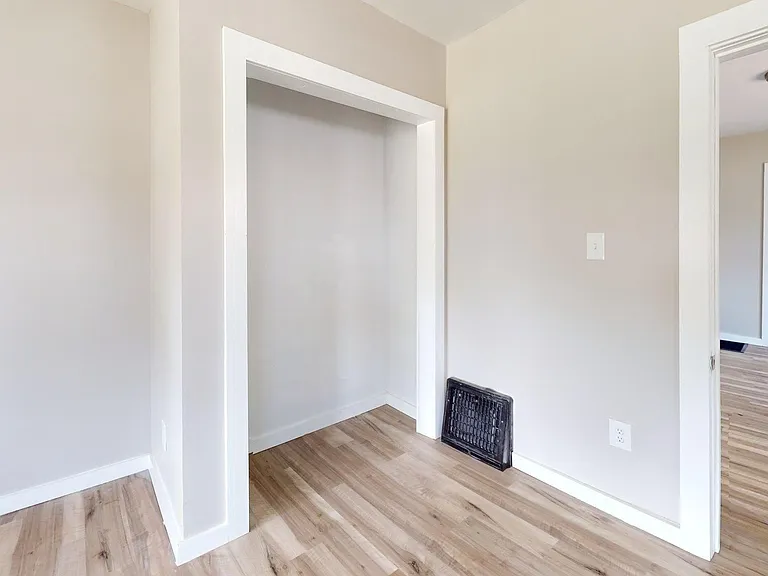 134 N Arlington St — Photo 21