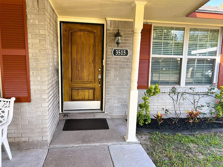 3515 Castledale Dr — Photo 2