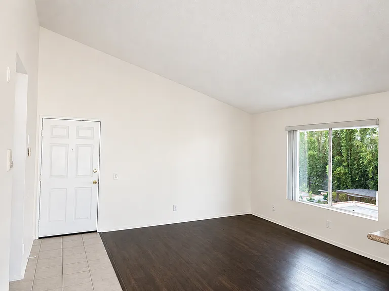 1133 Mira Mar Ave — Photo 5