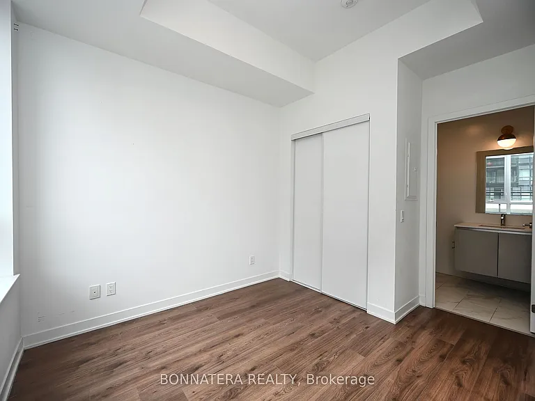 405 Dundas St W #319 — Photo 29