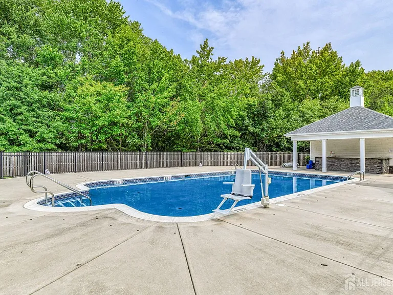 1529 Paxton Ln — Photo 32