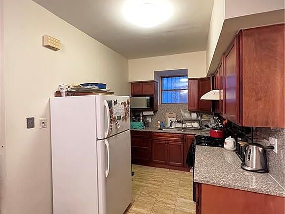 3rd image of 32 Bay 7th St Floor 1