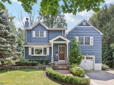 48 Oak Dr, Roseland, NJ, 07068