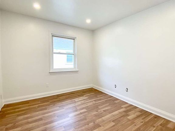 2nd image of 567 Atwater Ave
