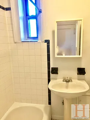 Rented by Hinds Property Group | media 27