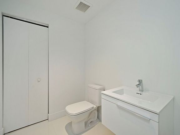 3rd image of 17111 Biscayne Blvd Unit 506-S