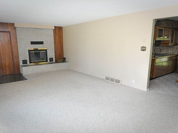 2nd image of 200 S Lake Dr