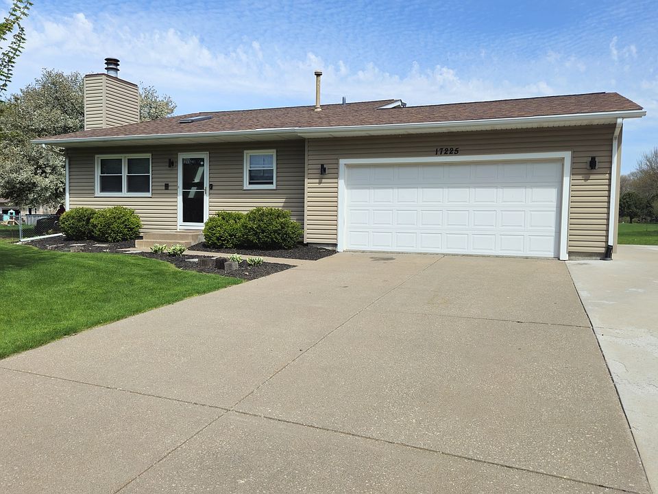 1st image of 17225 40th Avenue Ct N