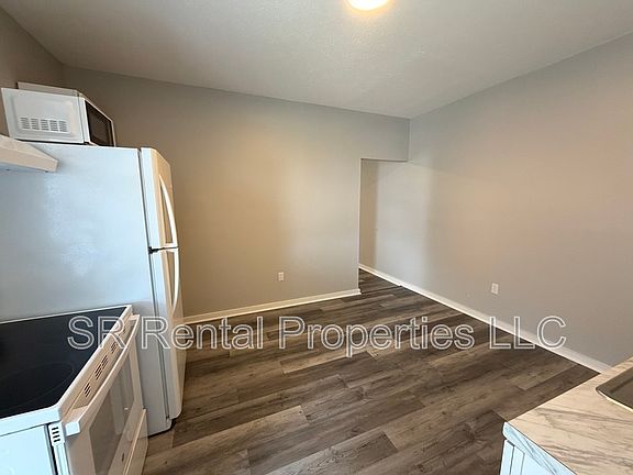 4th image of 243 S Main St APT 5