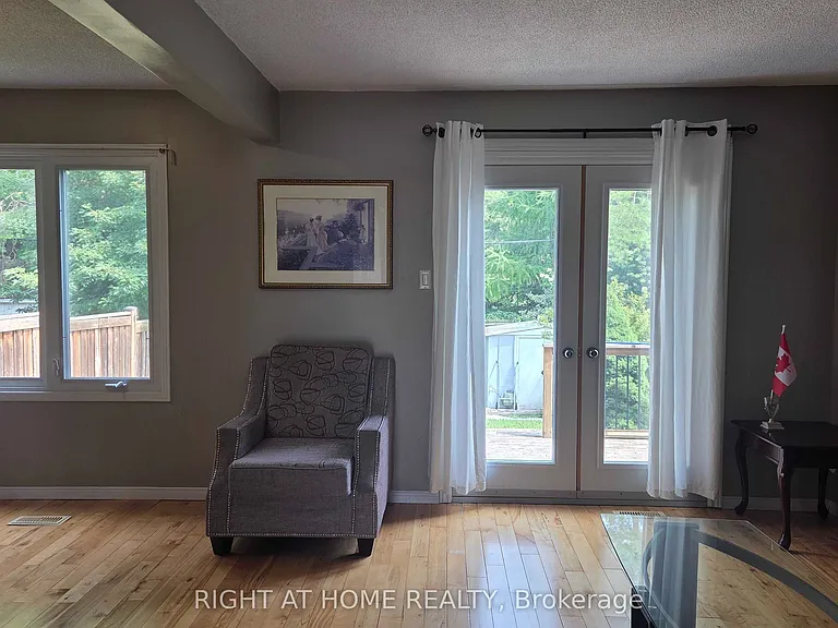 129 Heydon Ave — Photo 9