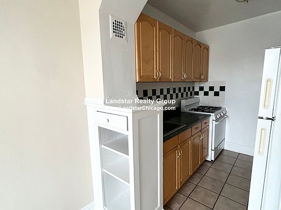 5th image of 1333 W Birchwood Ave #409