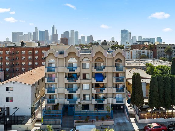 3rd image of 820 S Grand View St APT 302