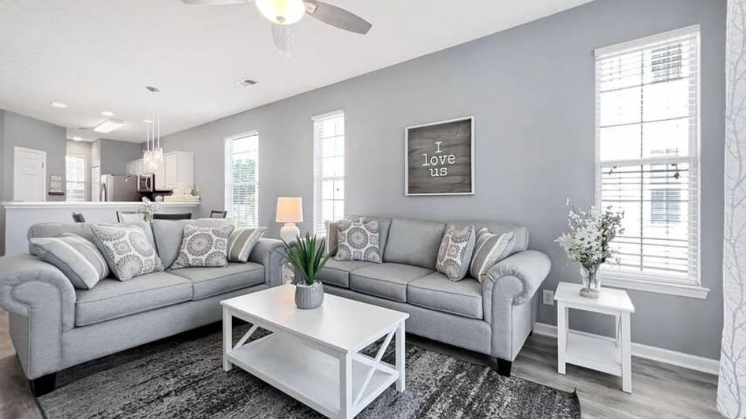 2 bed, 950 sqft, $1,600 — Photo 1