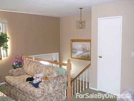 5th image of 25 Munson Ln