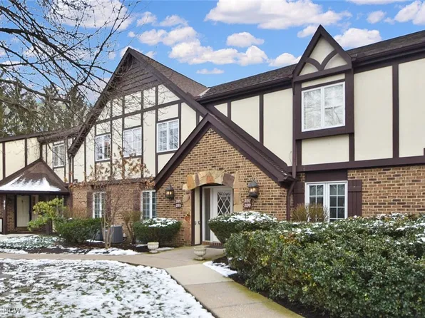 2199 Fairway Blvd, Hudson, OH 44236