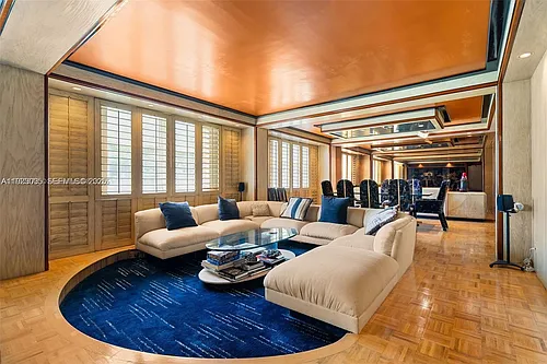 11111 Biscayne Blvd Photo 1