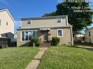 11 Overton St, Freeport, NY 11520