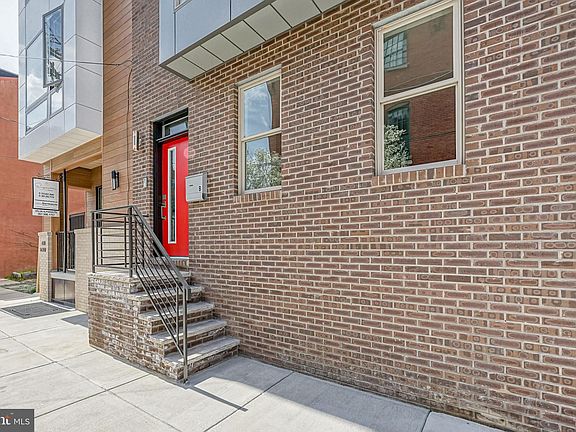3rd image of 300 W Jefferson St #B