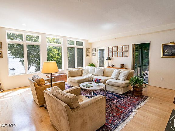 4th image of 15 Harbor View Way