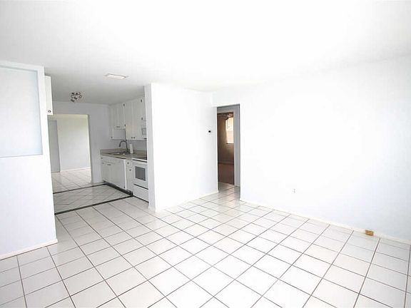 3rd image of 43 Palm Dr