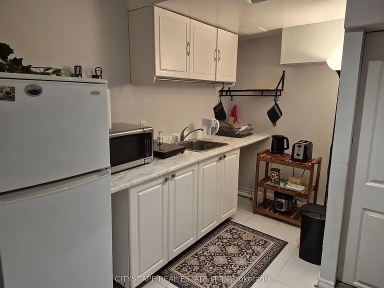 3072 Caulfield Cres — Photo 7