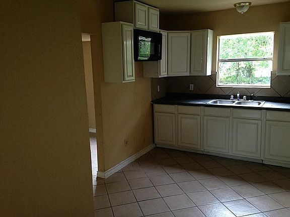 2nd image of 2209 Thomas Ave