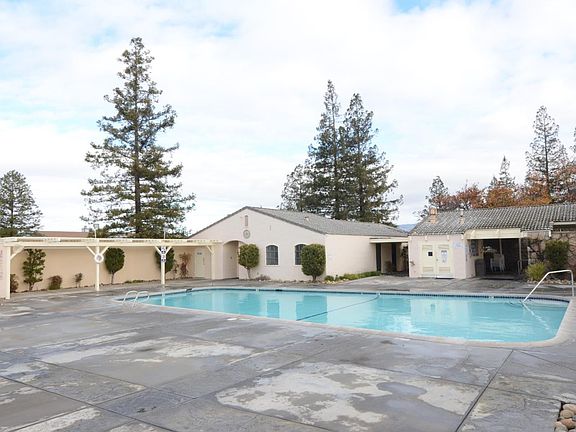 5th image of 433 Chateau La Salle Dr #433