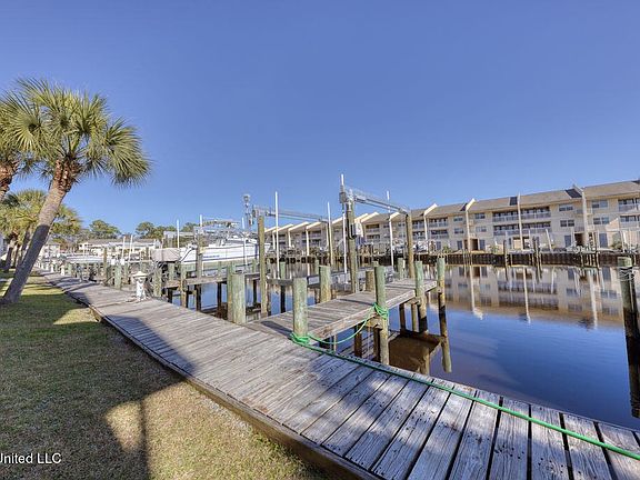 5th image of 2421 Beachview Dr APT G16