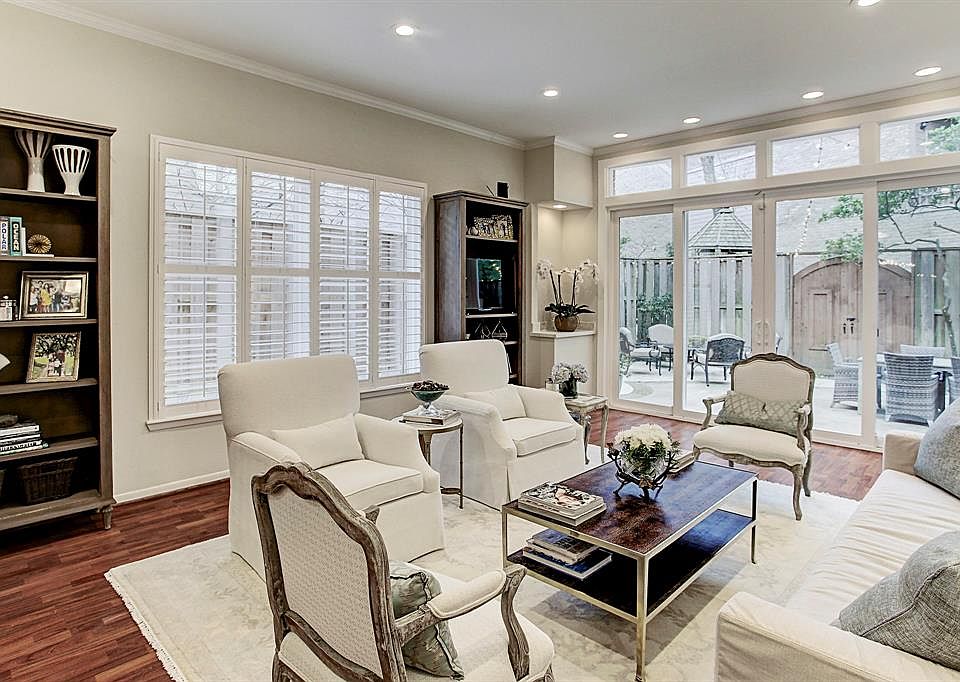 1st image of 152 Sugarberry Cir