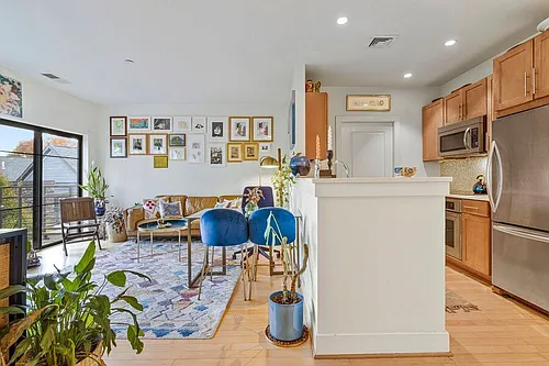 5201B Wisconsin Ave NW #410 Photo 1