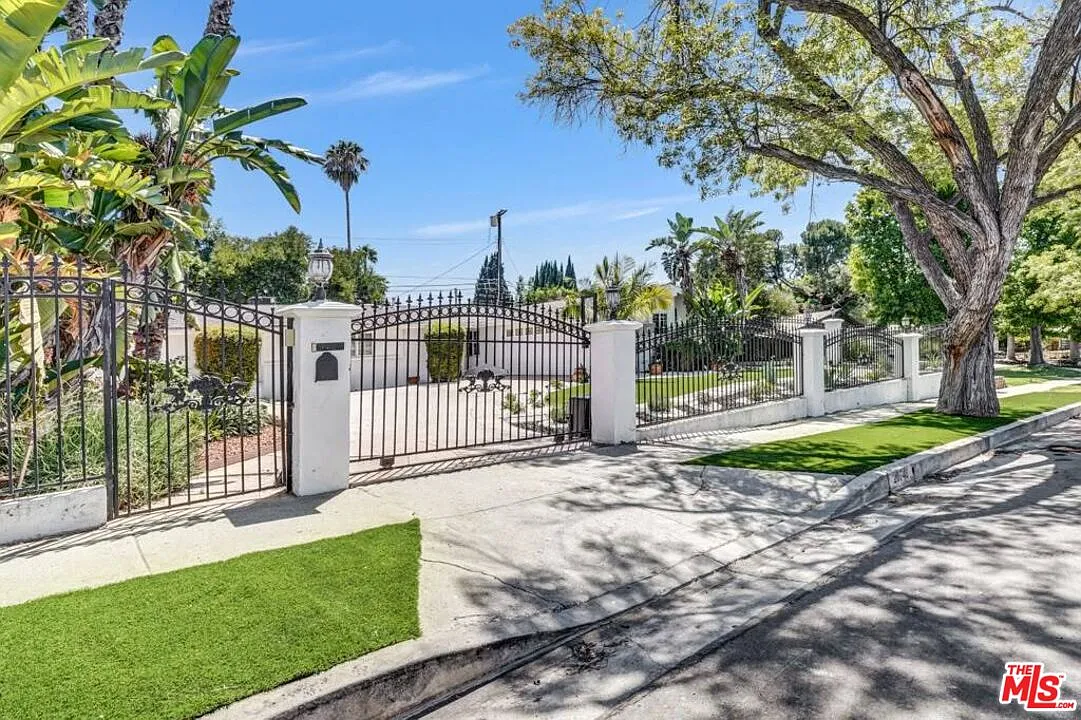 4 bed, 3.0 bath, 1740 sqft, $6,500 — Photo 2