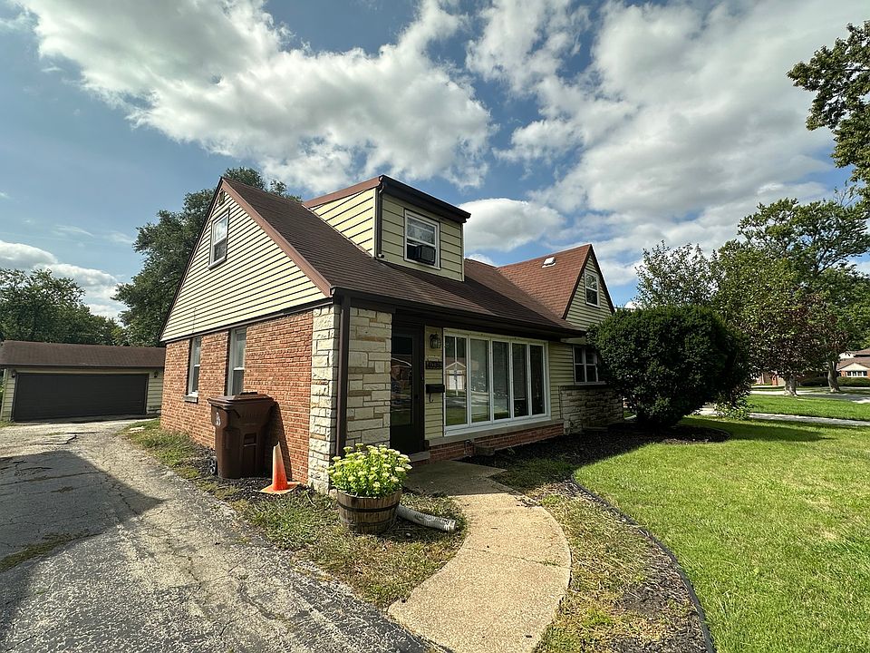 1st image of 4039 W 109th St