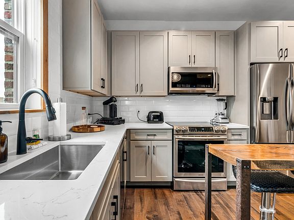 4th image of 612 21st Ave N APT 313
