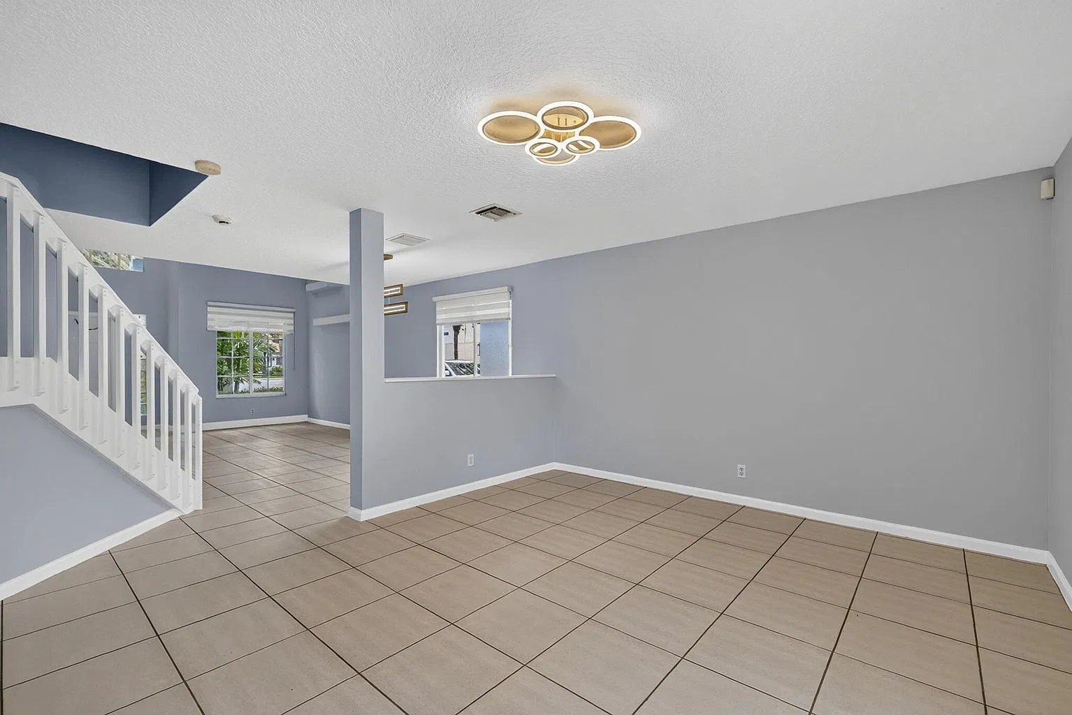 3 bed, 2.5 bath, 1939 sqft, $4,300 — Photo 2
