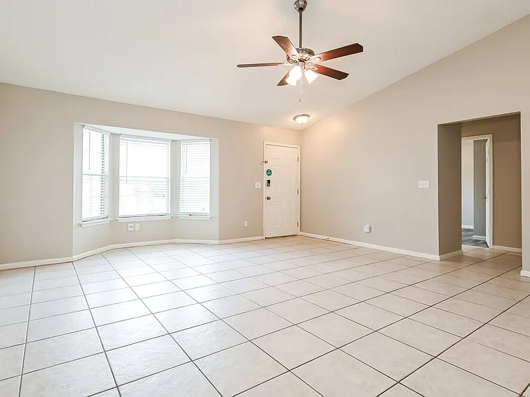 1225 Peabody Dr E — Photo 3