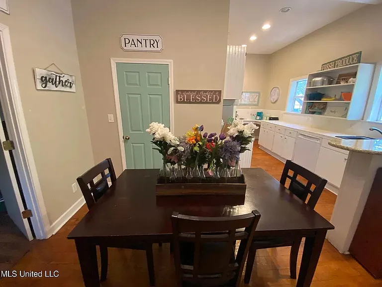 1108 Live Oak Ave — Photo 6