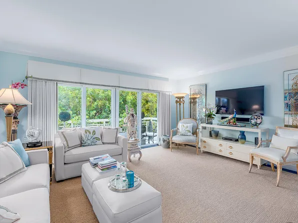 250 Bradley Pl APT 202, Palm Beach, FL 33480