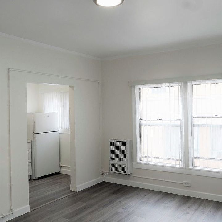 1st image of 325 Columbia Ave #3