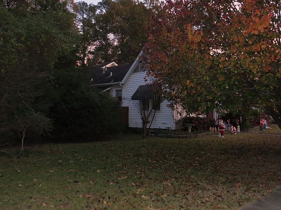 2nd image of 912 Elm St