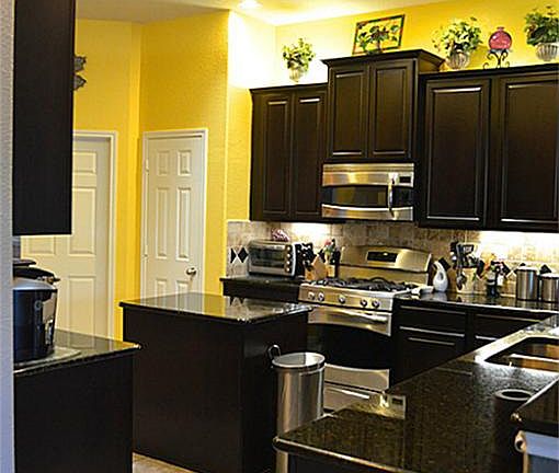 Beautiful kitchen with granite countertops, tumbled stone and granite backsplash, 42" upgraded cabin