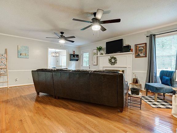 4th image of 2404 Lenwood Dr