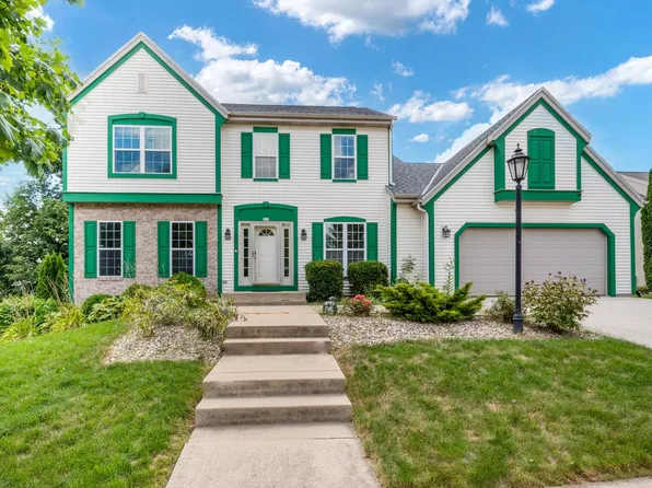 951 River Park DRIVE, Waukesha, WI 53189