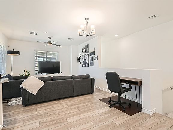 4th image of 25 Barbara Ln #38