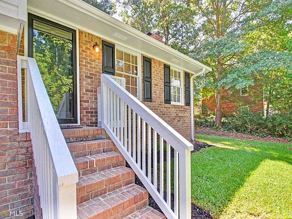 2nd image of 3 Eastwood Dr