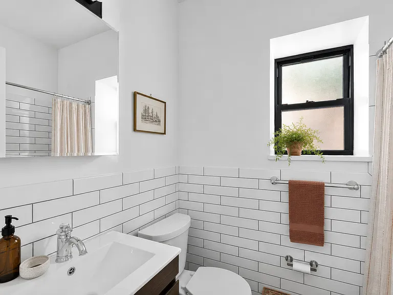 122 Willoughby Ave #2 — Photo 7